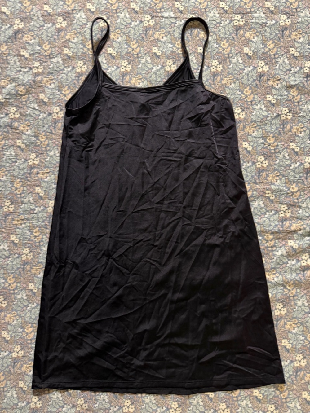 Vanity Fair Black Satin Slip - Picture 2 of 3